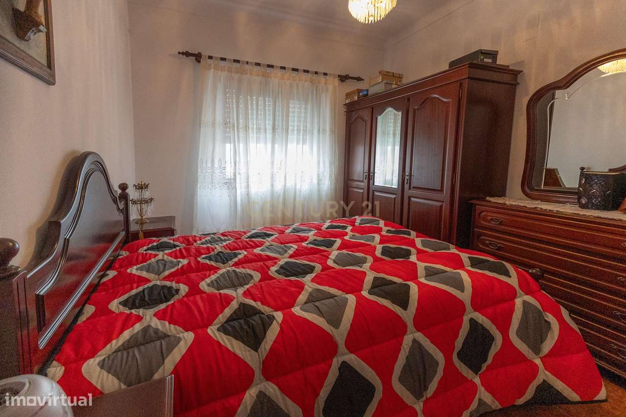 Moradia T3 com quintal, garagem e anexos no centro de Ervidel-19