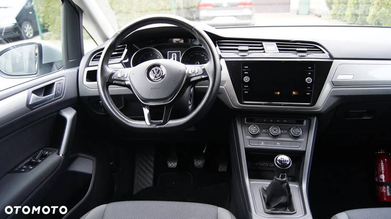 Volkswagen Touran - 15