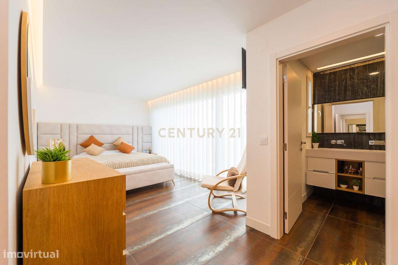 Excelente moradia geminada V4 em Urbanização nova na zona de Albarraqu-54