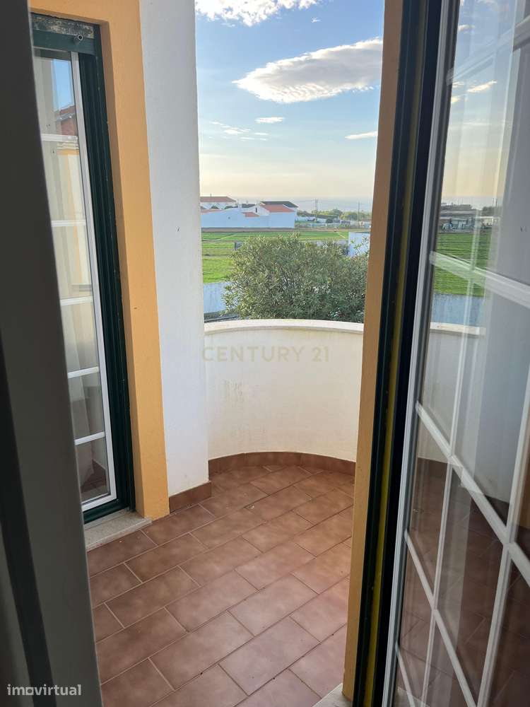 Moradia T4 em condomínio fechado com piscina, vista mar e walking dist-23