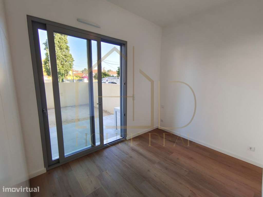 MODERNO Apartamento T1 com Logradouro. Quinta do Conde-14
