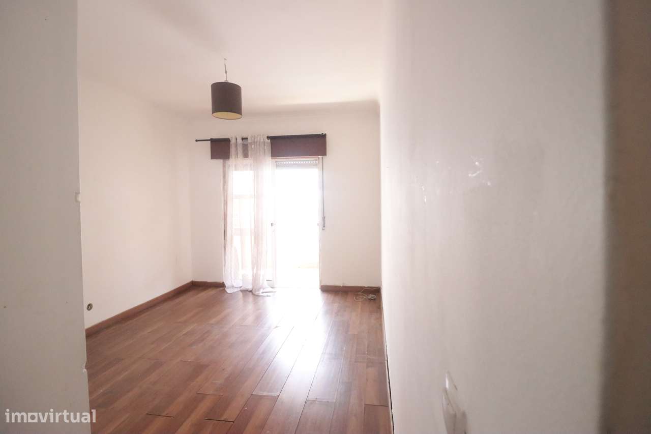 Apartamento Duplex T4+1 de ampla área, em Mem Martins-9