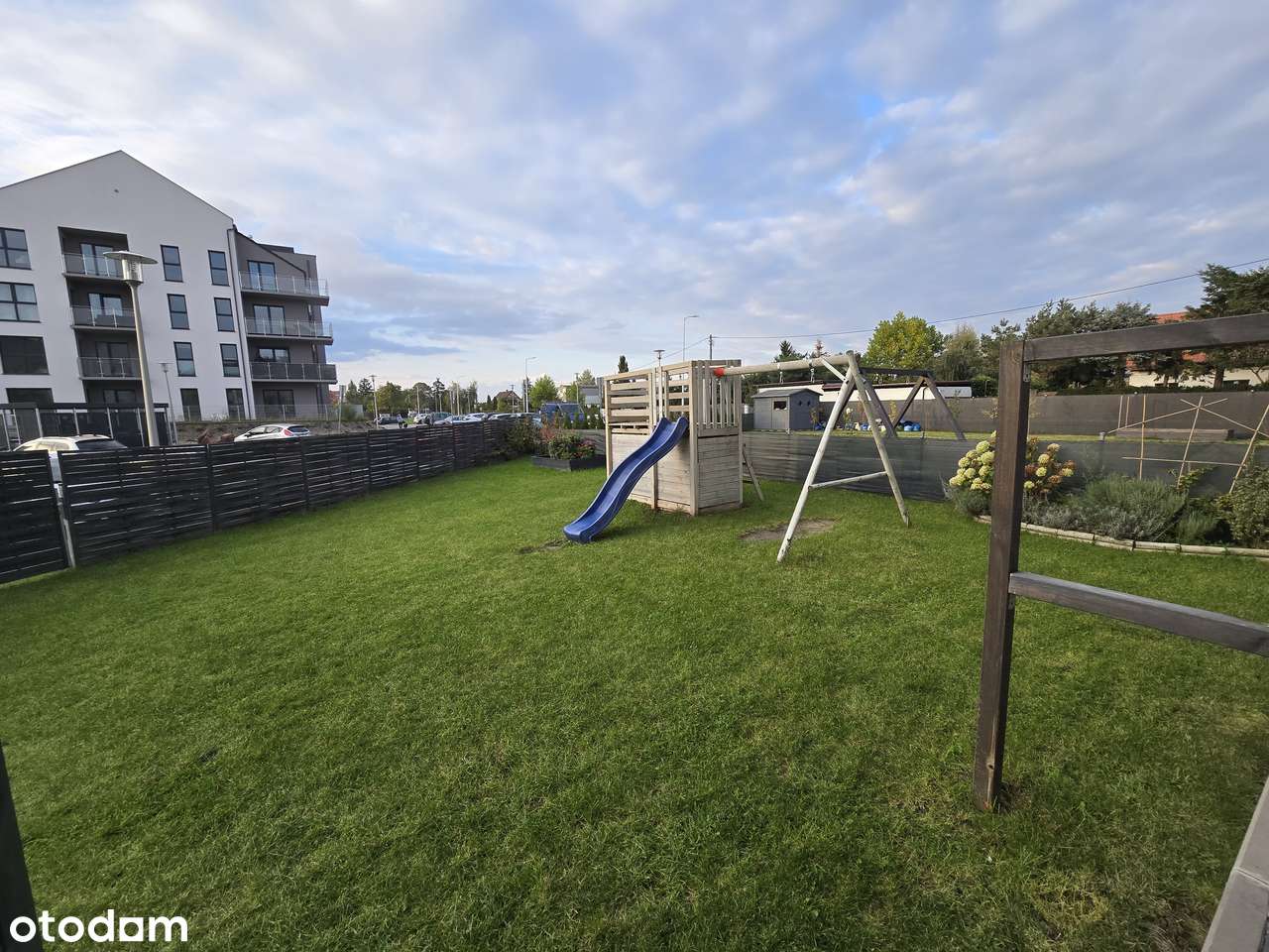 Mieszkanie 57 m² z ogrodem 240 m² i 2 miejscami postojowymi - Pełny obrazek: 2/9