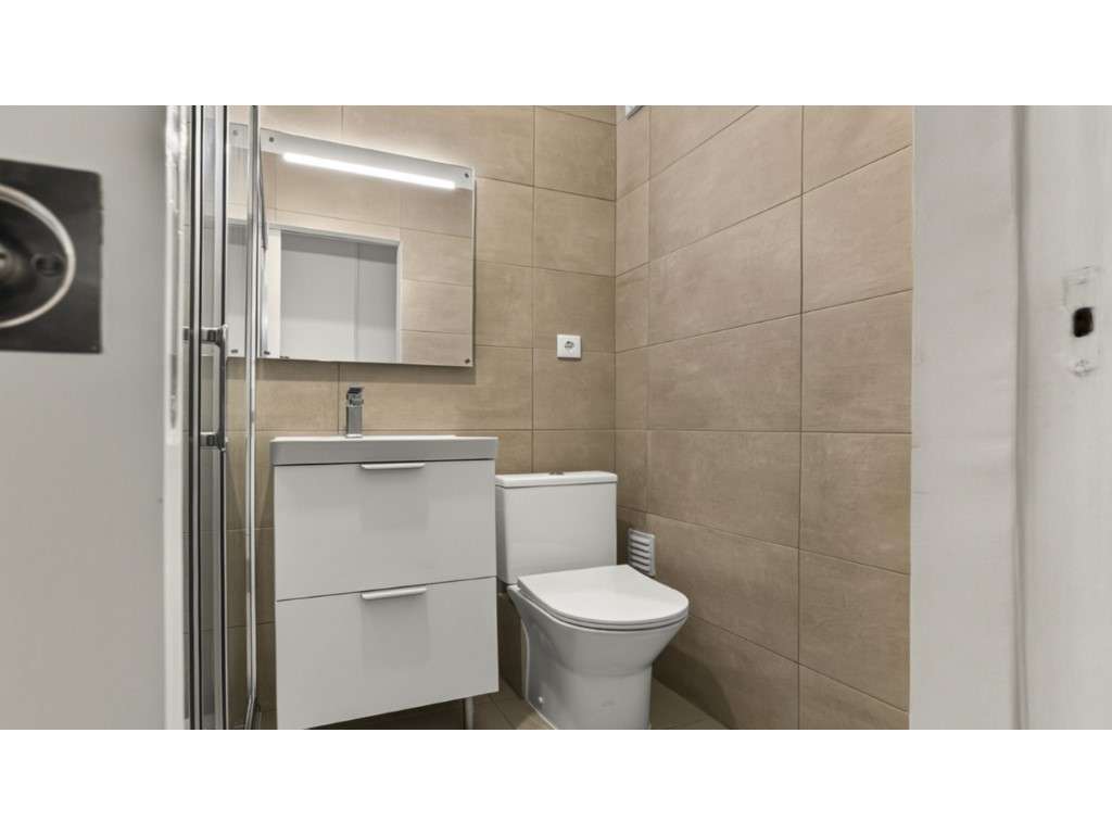 Apartamento T2 Remodelado nos Olivais-14