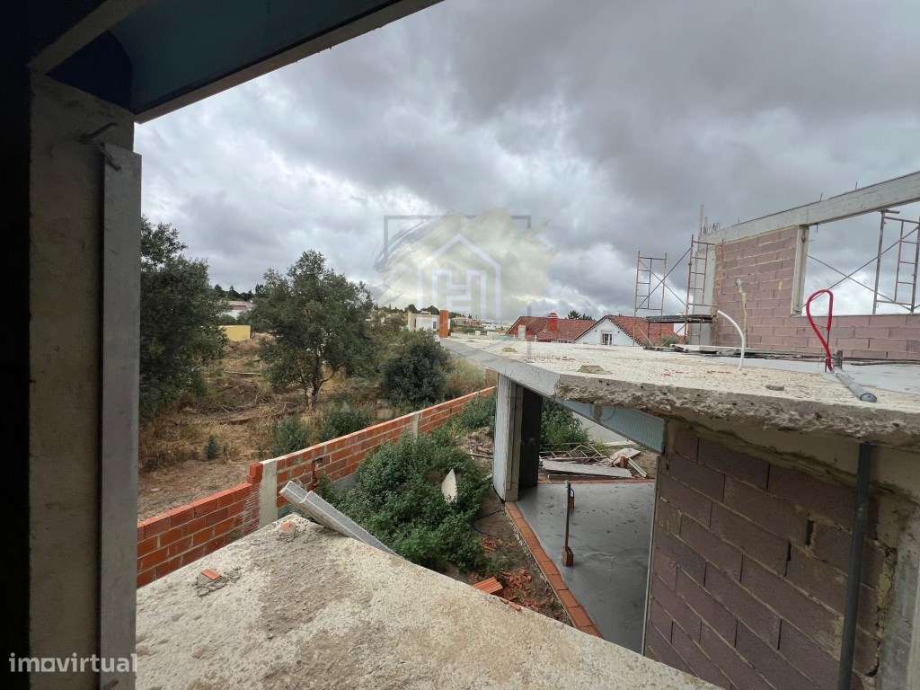 Moradia V4 com excelentes acabamentos-19