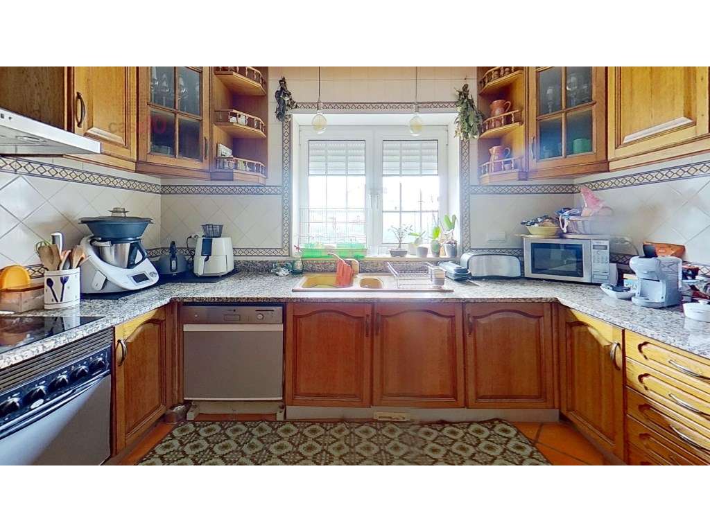 Vende-se fabulosa Moradia V5 em zona central do Montijo - Grande imagem: 5/24