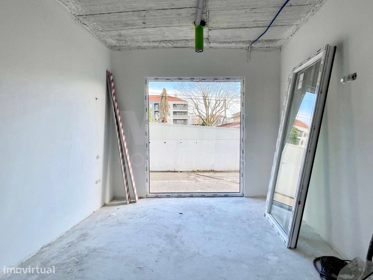 Apartamento T3 de luxo a estrear no centro da Lourinhã, com varanda... - Grande imagem: 5/14