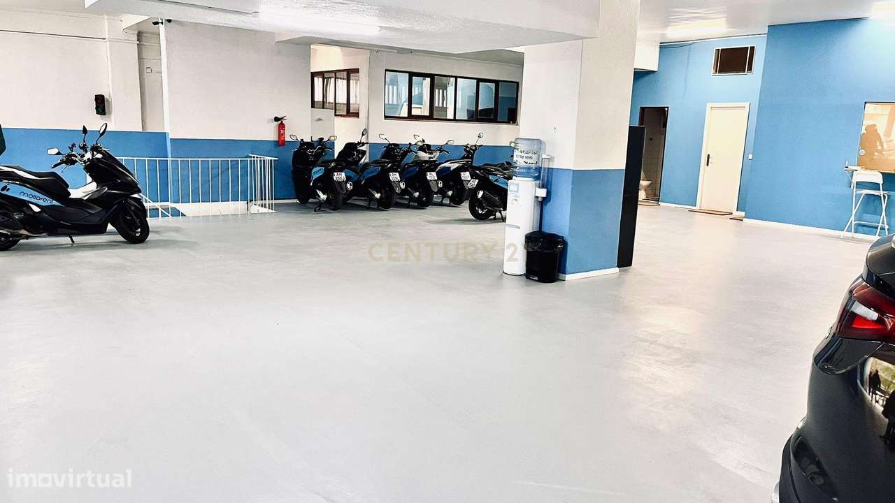 Armazém em Arroios  na Estefânia com 1640m - Grande imagem: 2/19