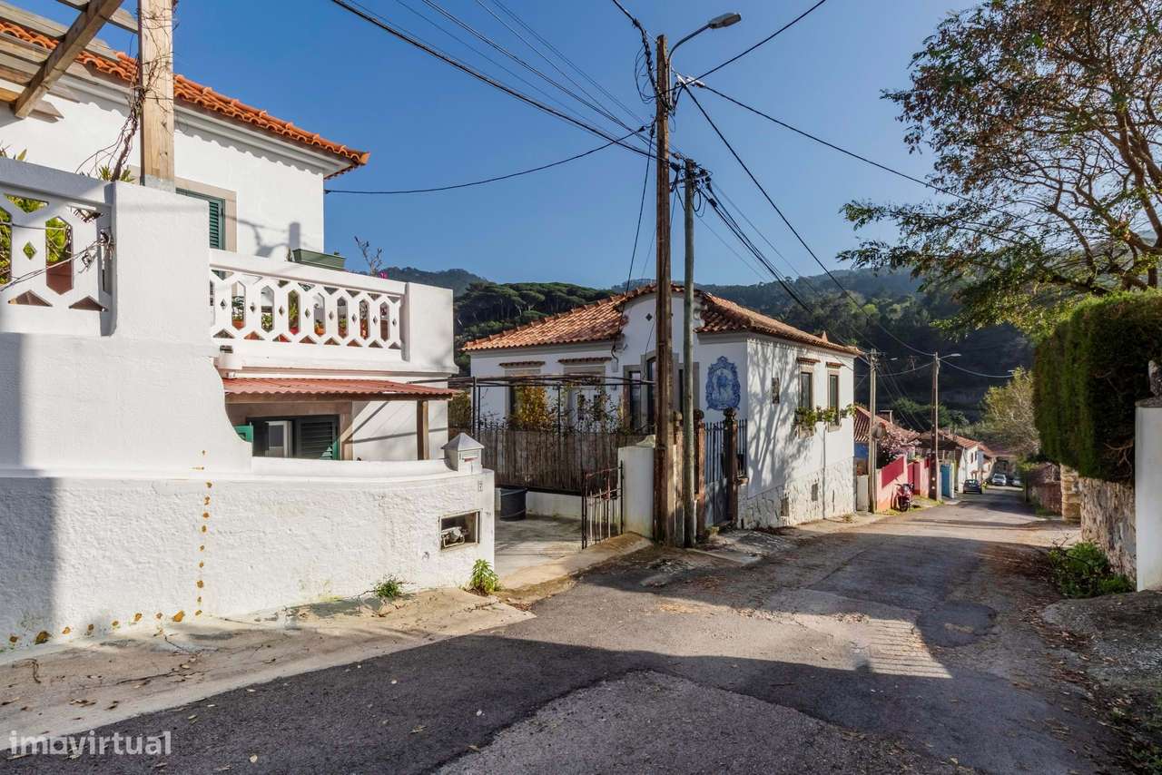 Apartamento T3+1 com Terraço e 3 Wcs em Galamares, Sintra-0