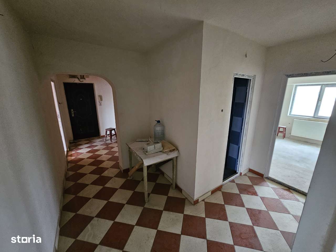 Vand ap cu 4 camere zona Cinema Orizont-4