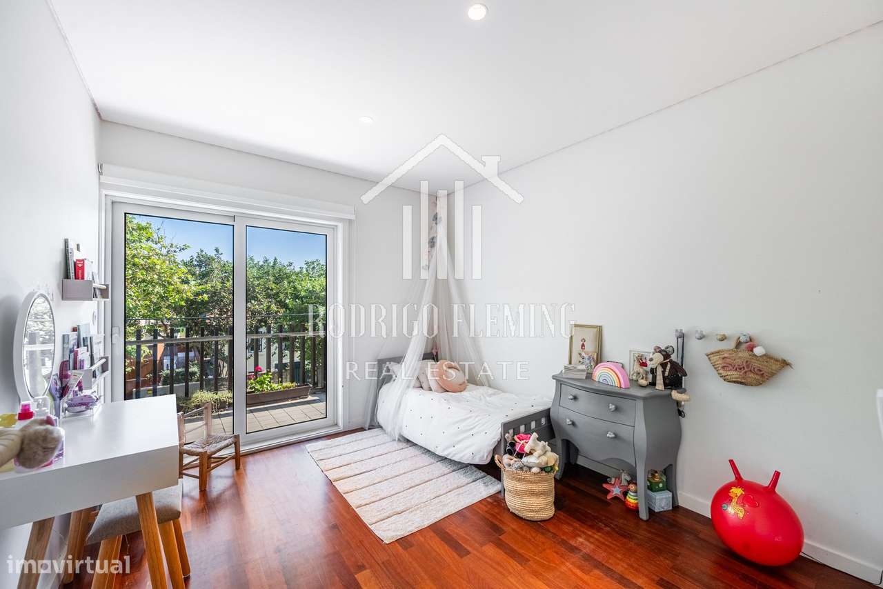 Moradia T4 com Jardim e Vista Mar - MIRAMAR-23