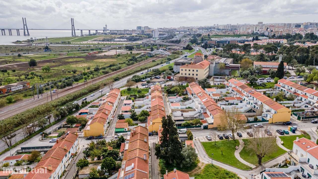Moradia T2 Moderna com Pátio, Varanda e Chão Radiante – Bairro da Petr-39