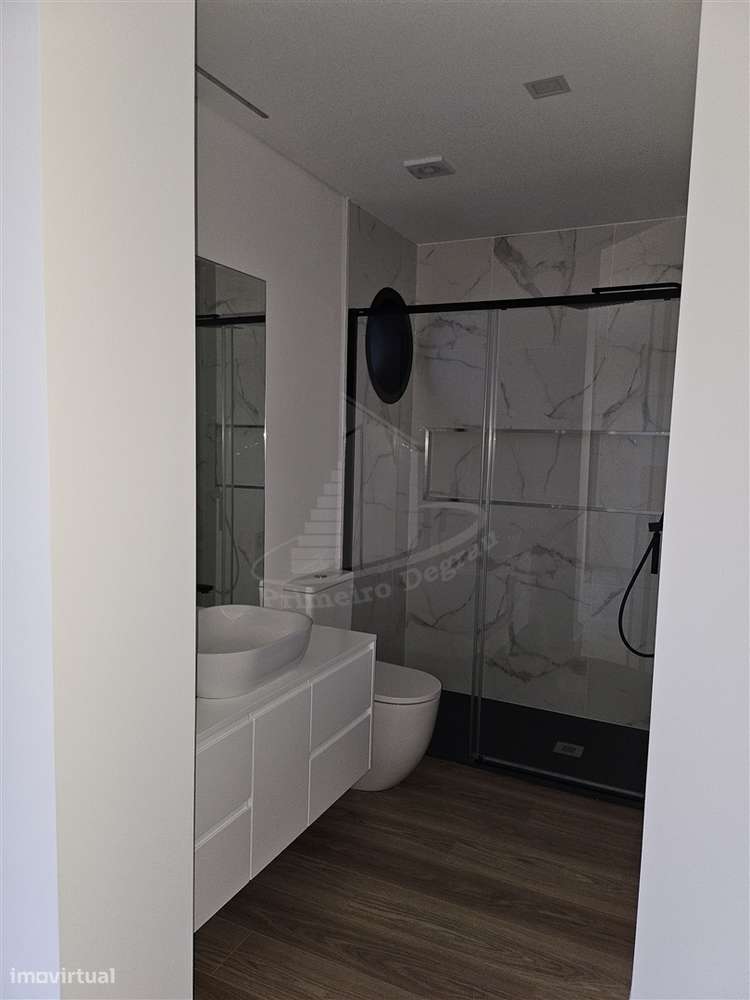 Moradia em banda em Santa Lucrécia-10