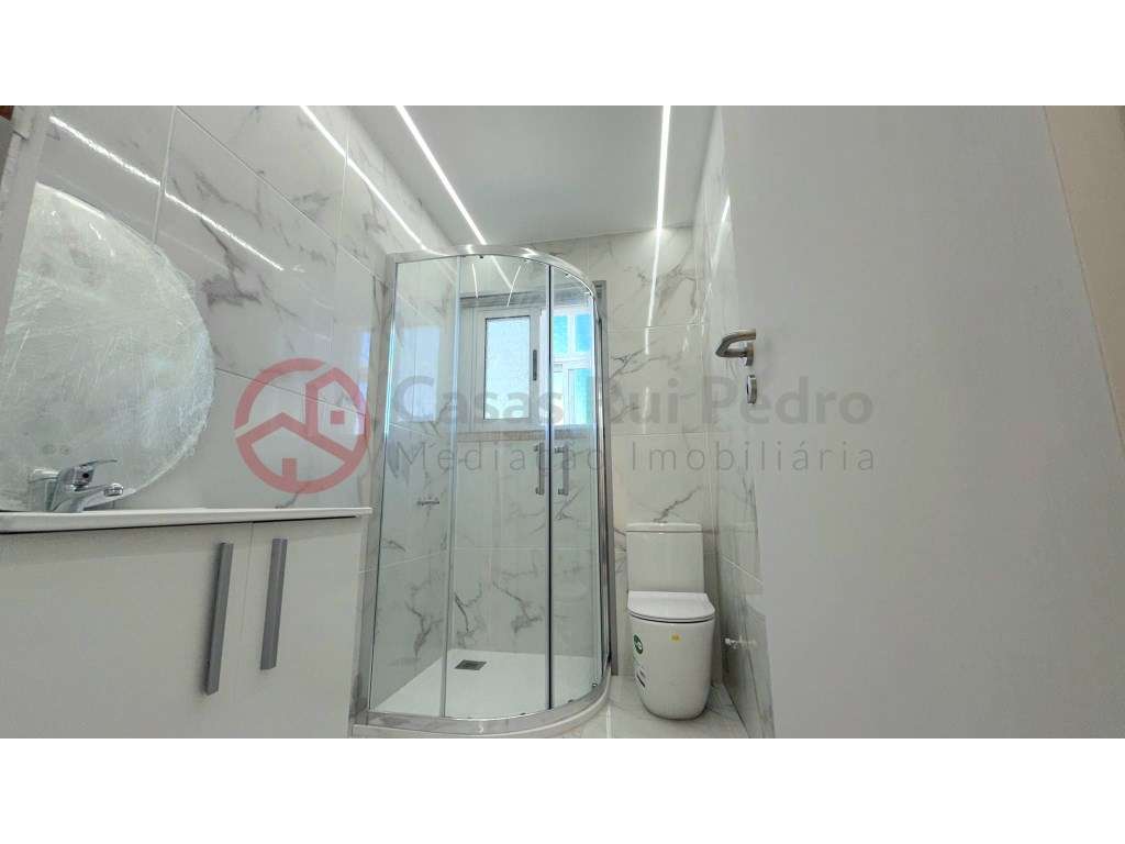 Apartamento T2 remodelado em Foros de Amora-26
