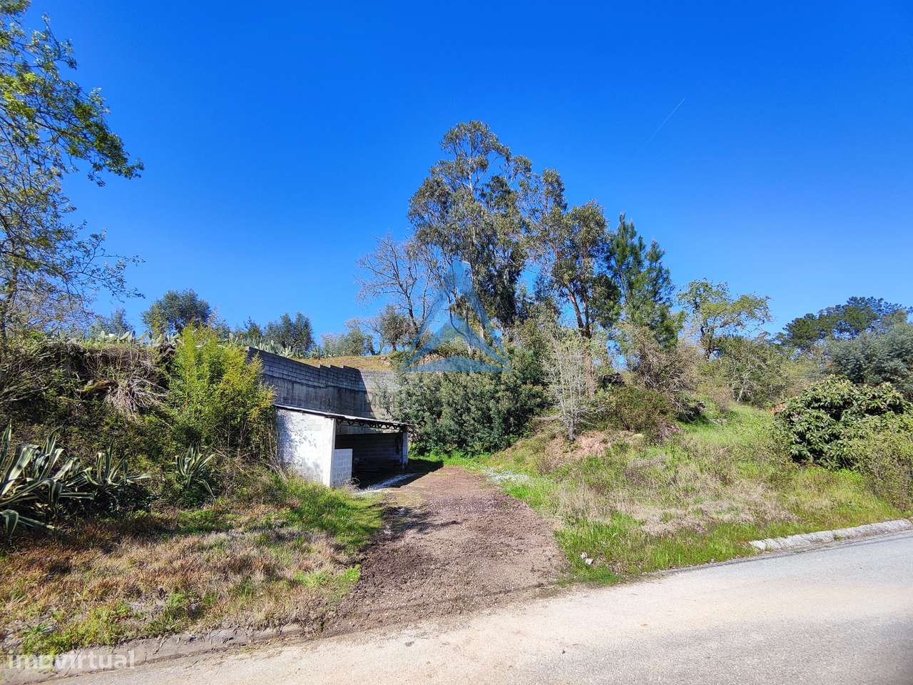 TERRENO PARA CONSTRUÇÃO - Grande imagem: 2/27