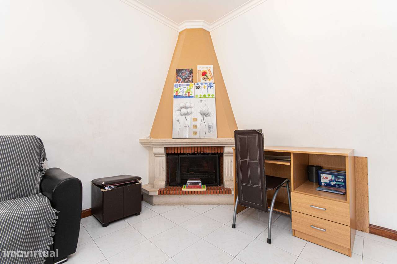 T2 com arrecadação, boas áreas, excelente localização Povoa Sta Iria-19