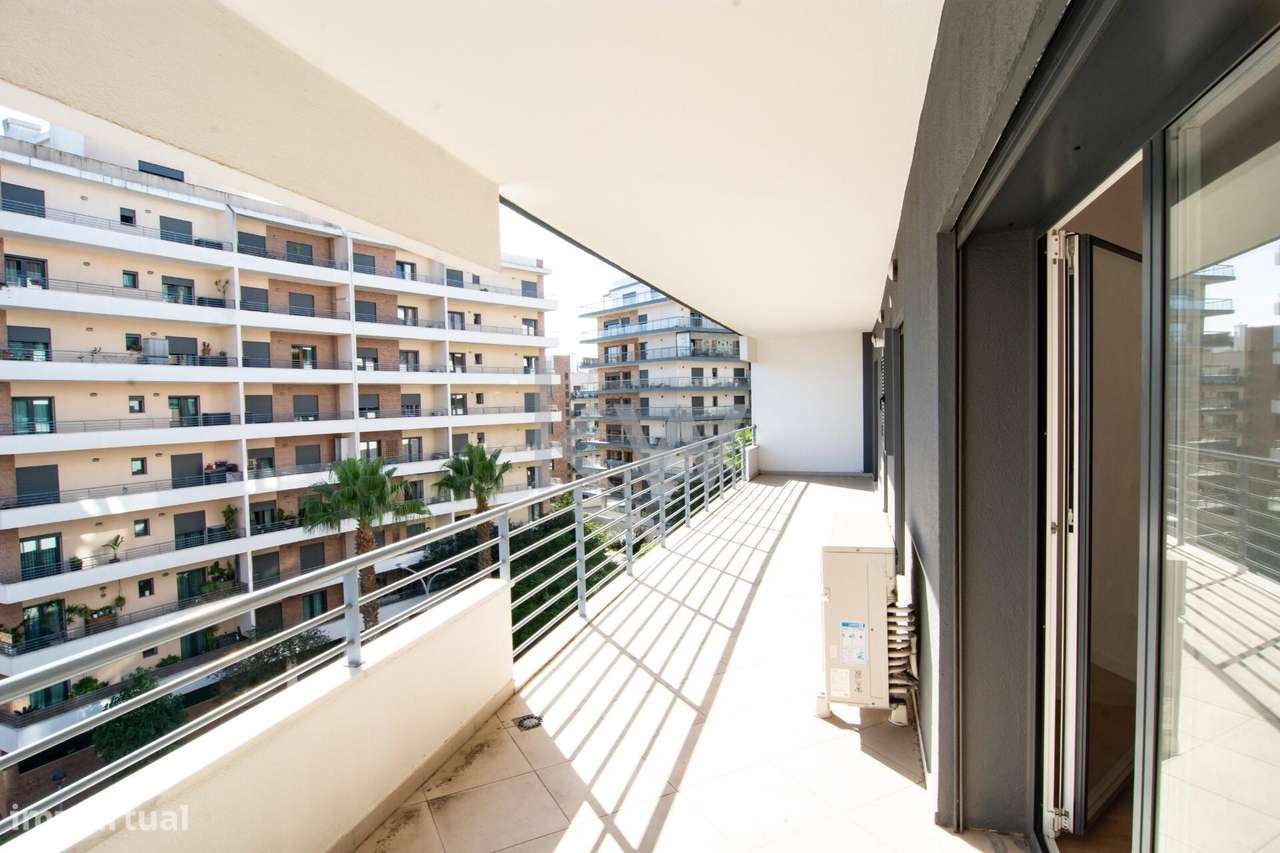 Oportunidade nas Colinas: T3 com Estilo, Luz Natural e Estacionamento-35
