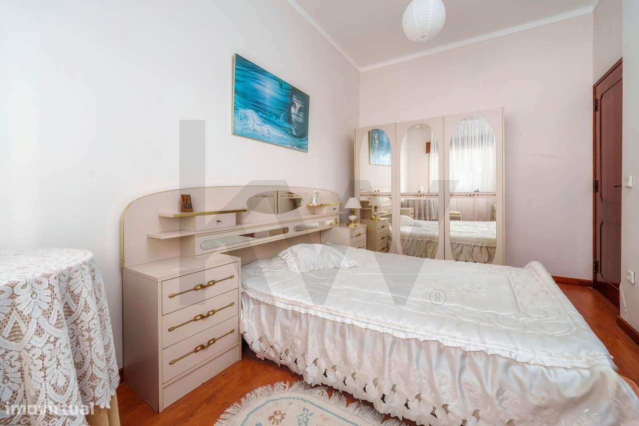 Apartamento T3 com espaço exterior no centro de Vila Real de Santo Ant-12