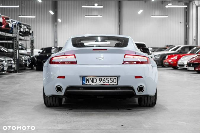 Aston Martin V8 Vantage - 9