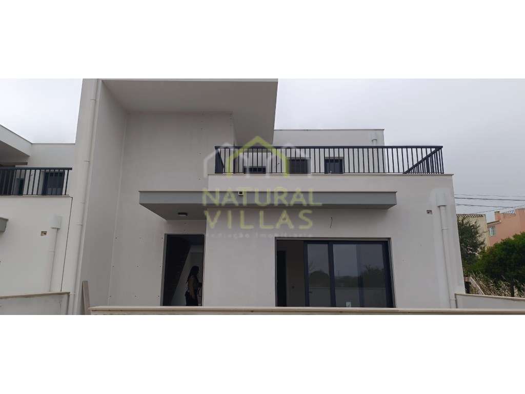 Moradia T3 em Construção, Armação de Pêra-18