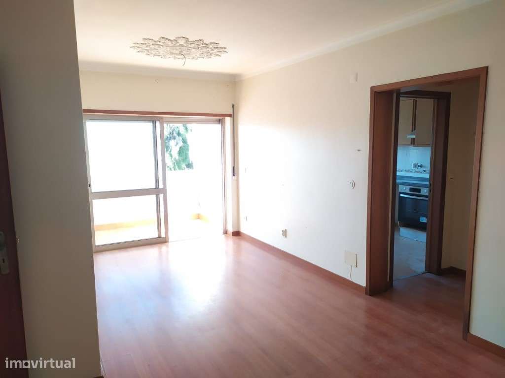 T2 remodelado e semiequipado em Queluz-5