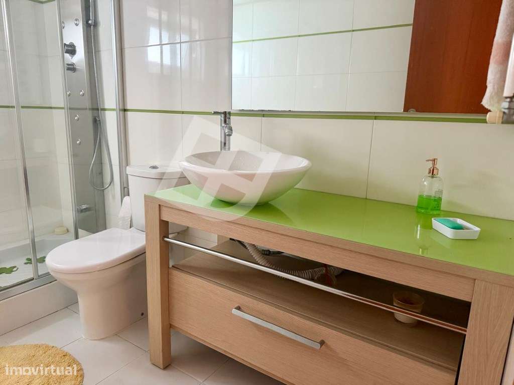 Moradia T4 Isolada c/ Jardim - Patela - S. Bernardo-10