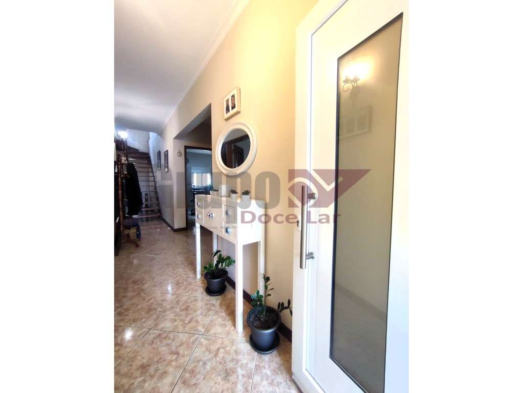 Moradia Isolada T5 com Garagem e anexo em Quinta do Conde-11