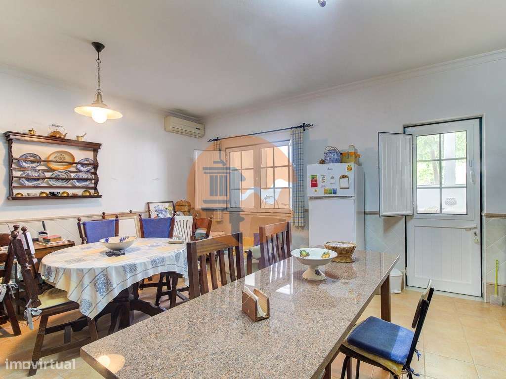 Moradia T3+2 com Jardim, Garagem e Vista Castelo no Centro de Castr...-35