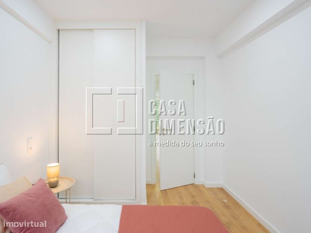 Apartamento de tipologia T3 com varanda, mobilado e equipado em Ben...-27