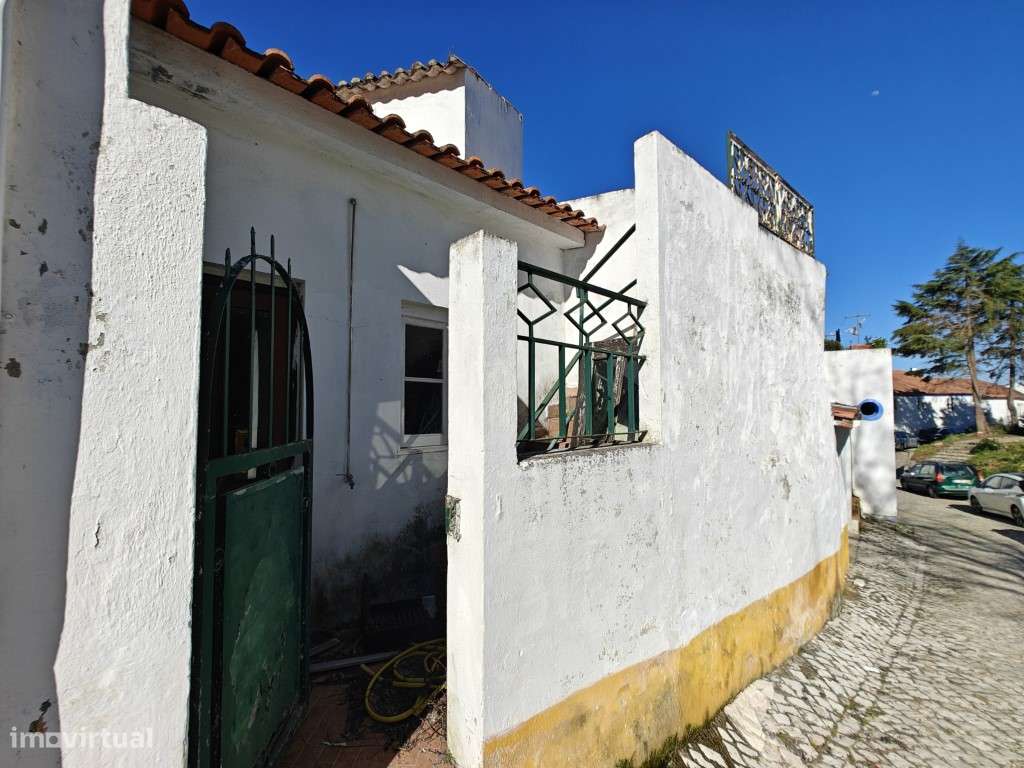 Moradia junto às muralhas do Castelo de Óbidos-28