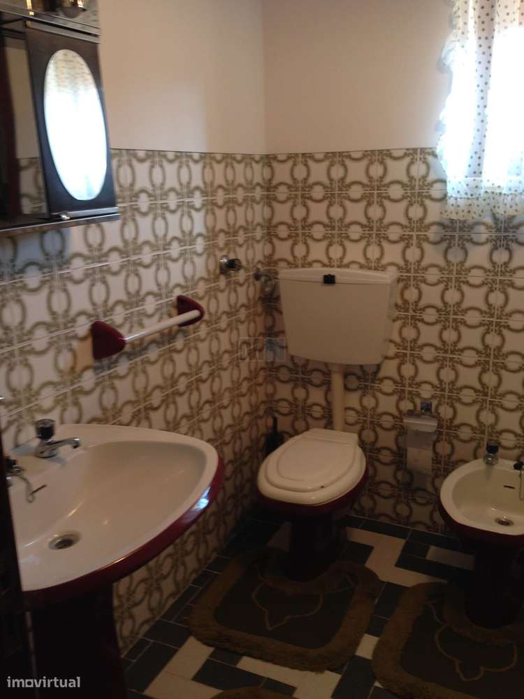 Moradia T3 com Garagem e Terreno em Almalaguês-20