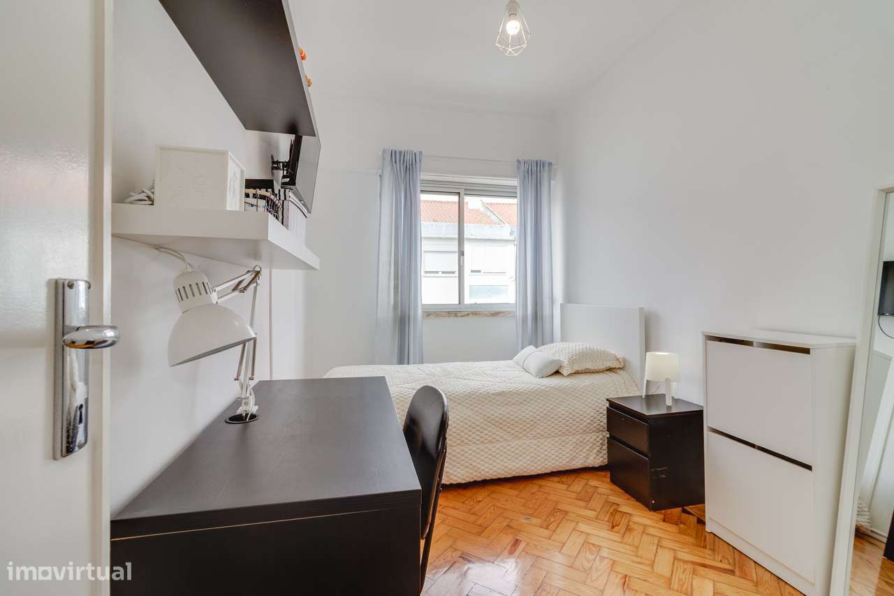 APARTAMENTO T3 | C/ ARRECADAÇÃO | ODIVELAS-12