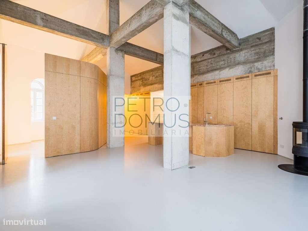 Apartamento T1+1 Único no Centro Histórico de Leiria-22