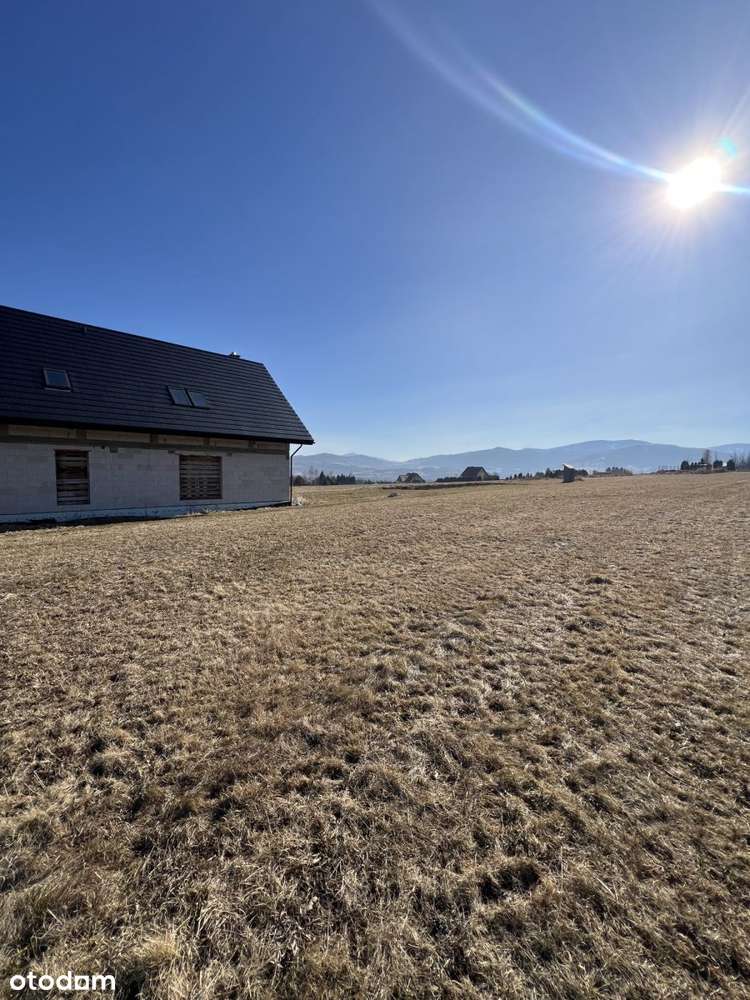 Widokowa działka z rozpoczętą budową-9