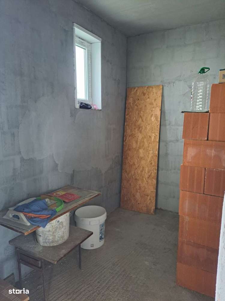 Casă semifinisată P+M în Episcopia, 3 dormitoare, 2 băi - Imagine principală: 5/12