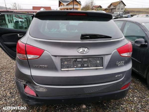 Piese/Dezmembrez HYUNDAI ix 35 2.0 Crdi 4WD fabricat 2011 4x4 - 4