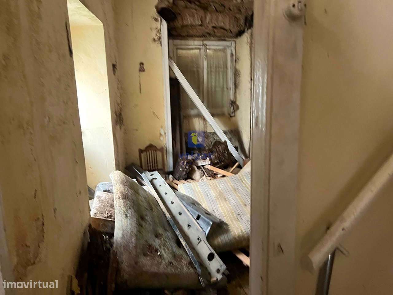 Baixa de Preço !!!! Villa para Recuperação na Labrujeira - Ventosa - A-39