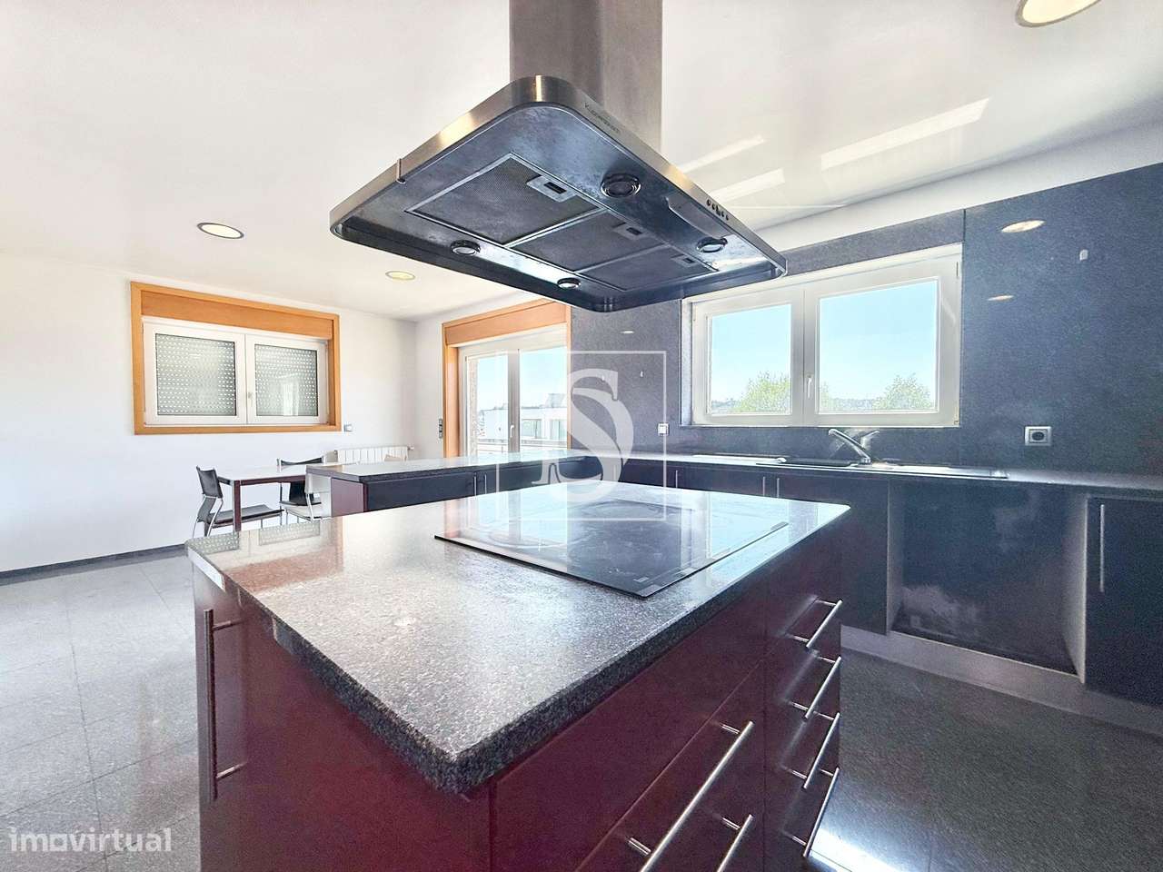 Moradia T4 de Luxo em Valongo com Jardim, Domótica e Acabamentos de Al-4