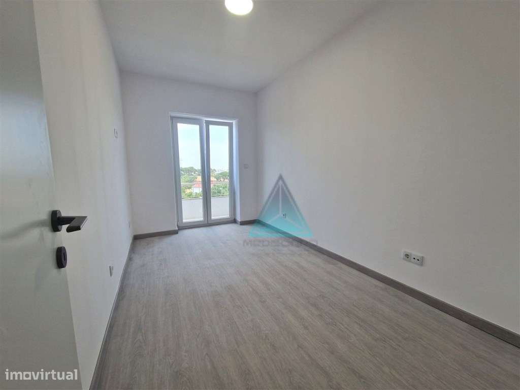 OPORTUNIDADE * * T4 SEIXAL * * REMODELADO * * VISTA RIO-9
