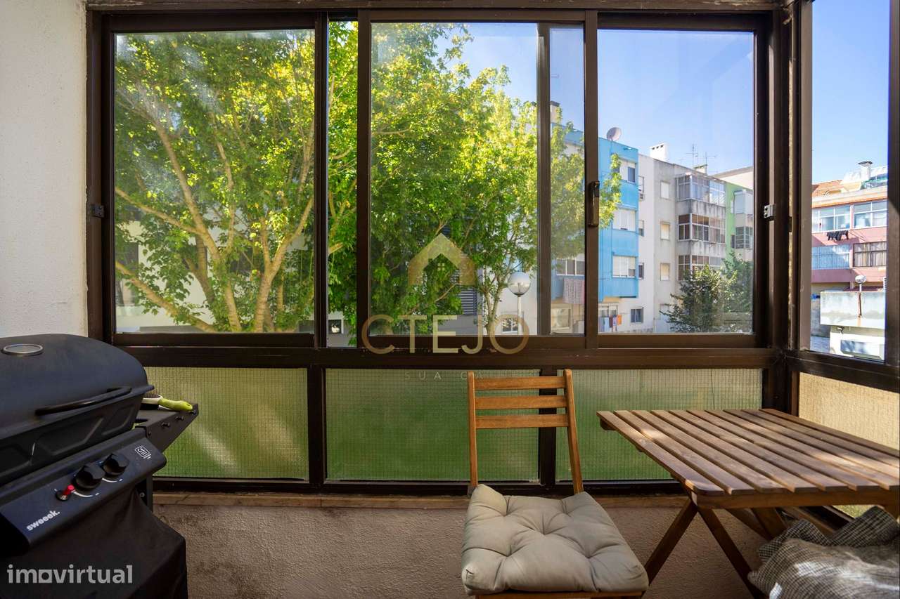 Apartamento T2  com varanda e arrecadação em Vale de Figueira , São Jo-6