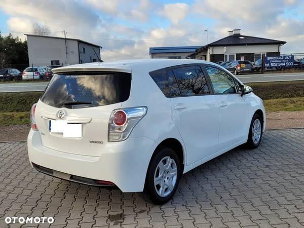 Toyota Verso 1.6 D-4D Premium - 10