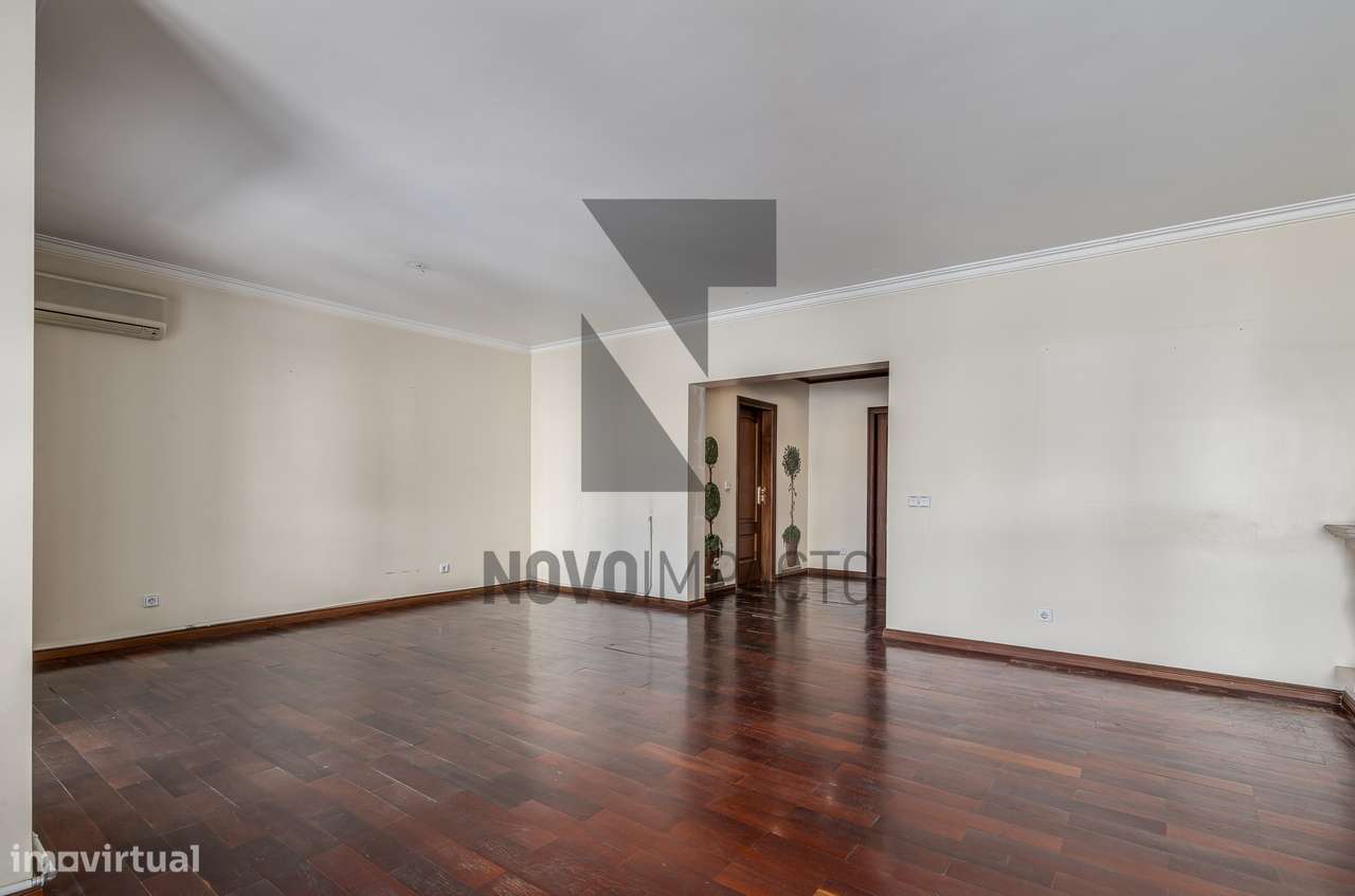 T4 Espaçoso no Centro do Montijo – Excelente Oportunidade-13