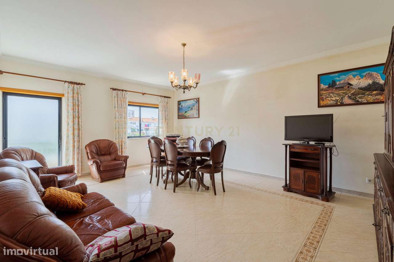 Apartamento T3  Feijó Almada Parque da Paz-8