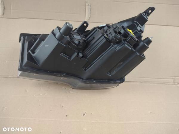 LAMPA PRAWA SSANGYONG RODIUS II 13- EU EUROPA 83102-216 OE - 10