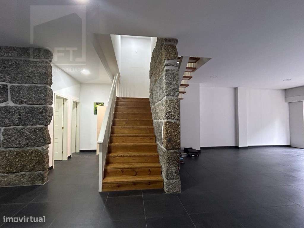 Moradia Geminada V5 p/ Venda em Guimarães-21