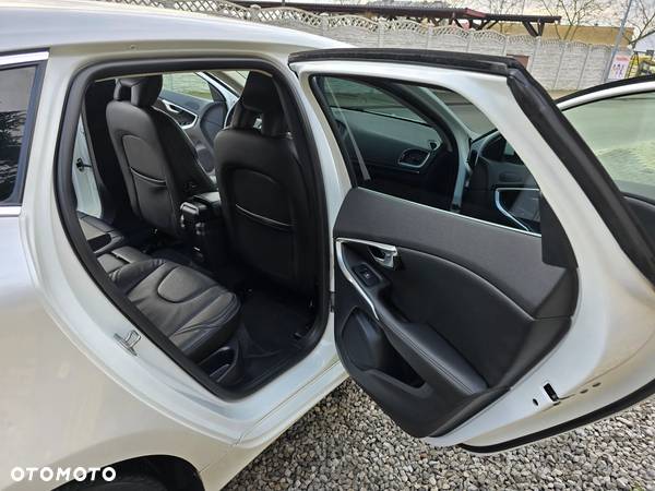 Volvo V40 D3 Inscription - 19