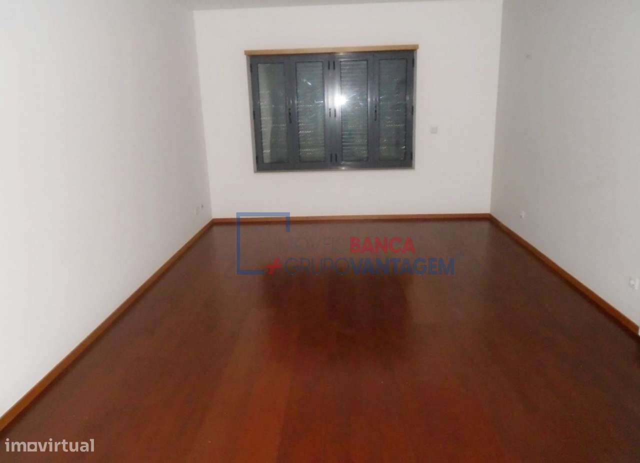 Apartamento T2 c/ Lugar de Garagem e 3 Arrecadações - Grande imagem: 3/10