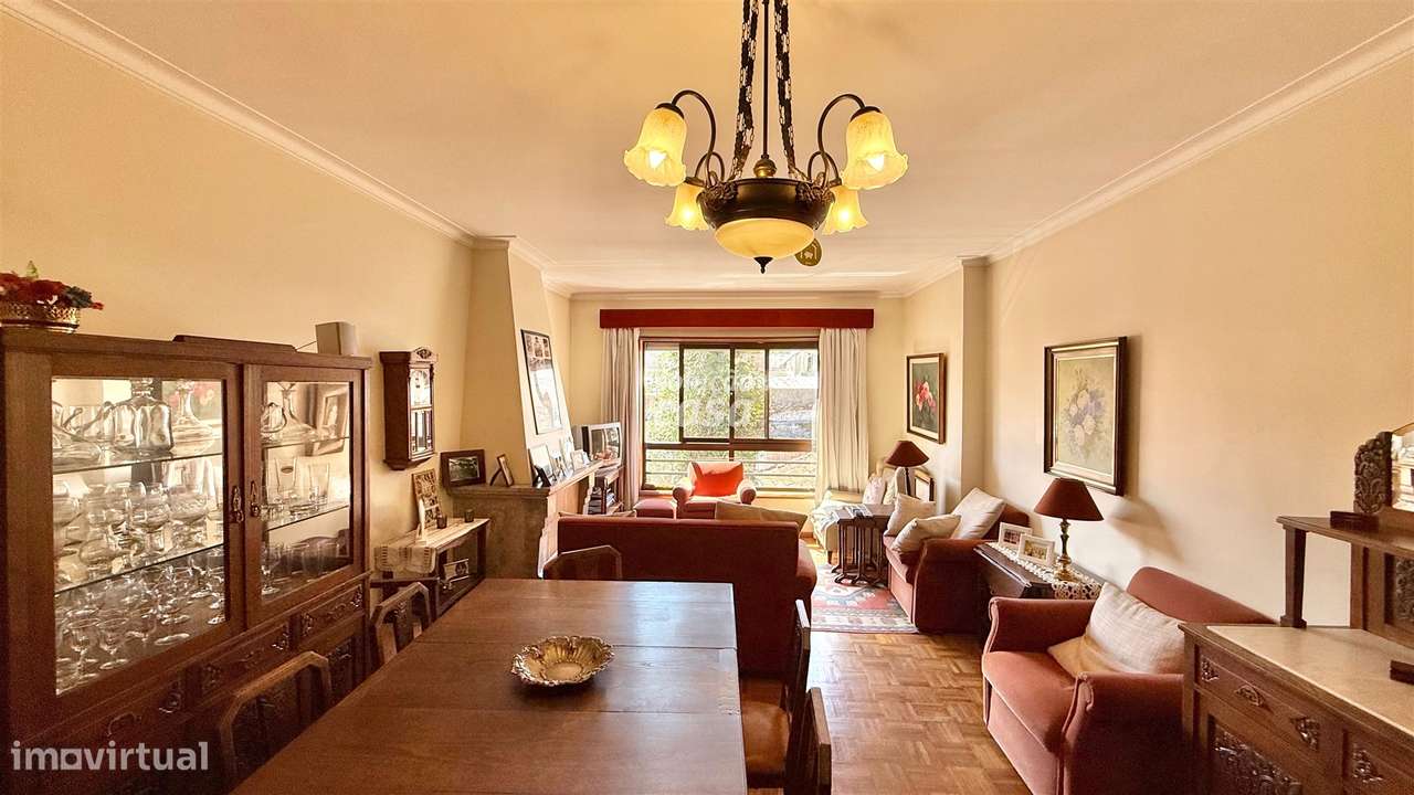 Apartamento T2+1 com Garagem, no Jardim Soares dos Reis!-6