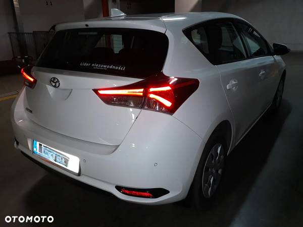 Toyota Auris 1.33 VVT-i Active - 4