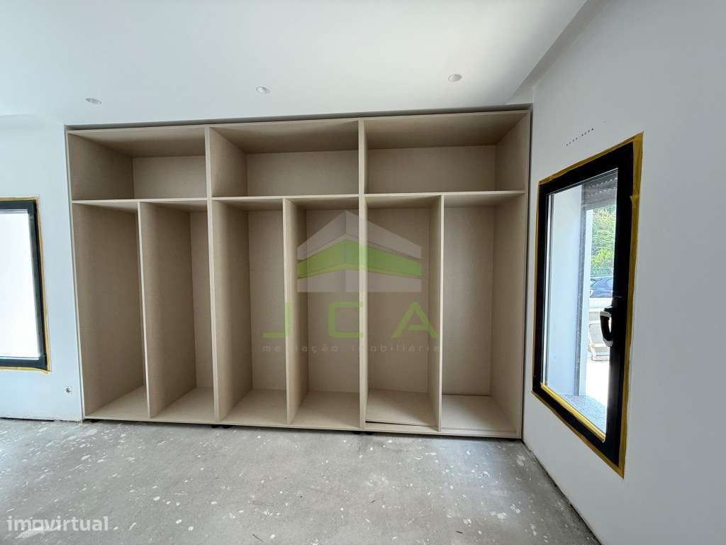 Moradia V3 nova com jardim, na zona dos Pousos-16